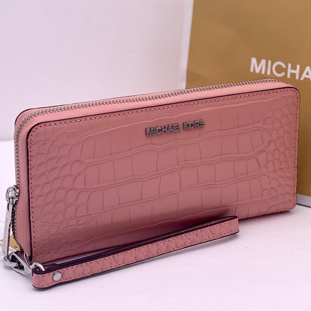 MICHAEL KORS LARGE TRAVEL CONTINENTAL WALLET WRISTLET - Picture 8 of 10